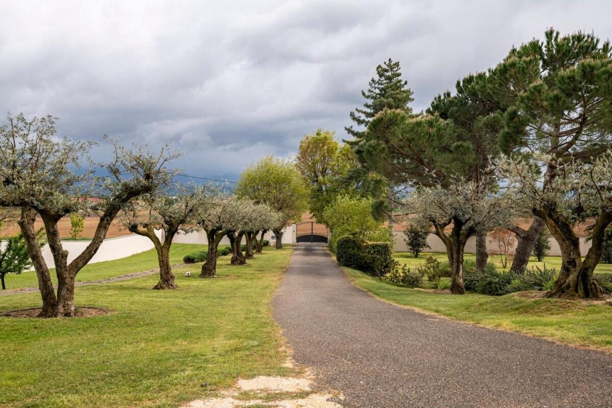 La Villa Moursoise 4 Etoiles Esterno foto