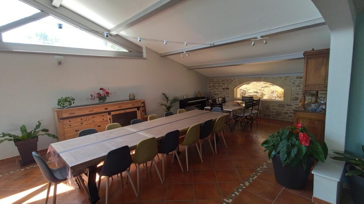 La Villa Moursoise 4 Etoiles Esterno foto